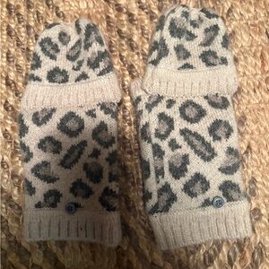 Rachel Zoe Cream and Gray Leopard Mittens